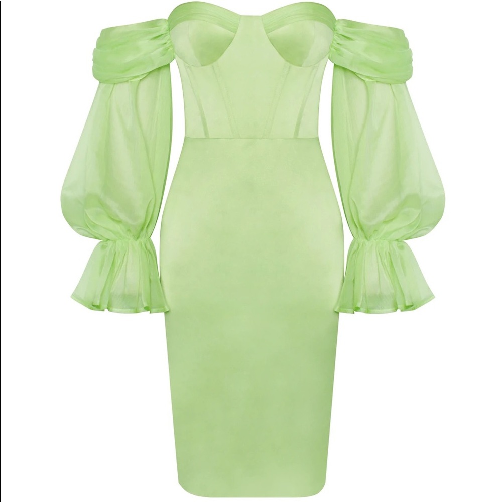 Stunning 100% satin off shoulder dress 👗 😍 , Size Small